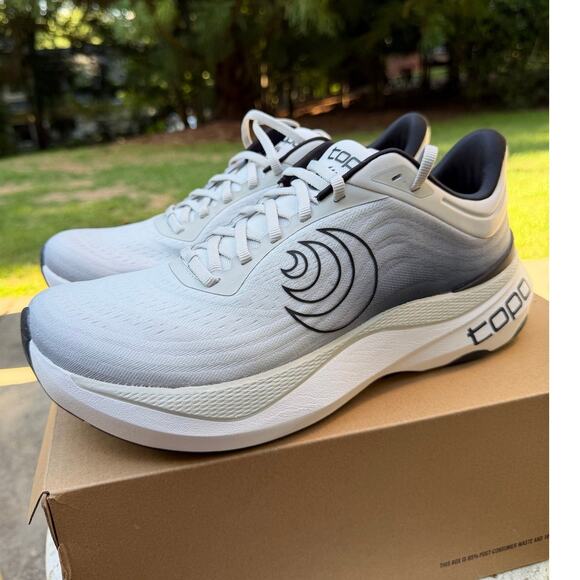 NWT Topo Athletic Aura Running Shoes White Gray Size 10 main image 6